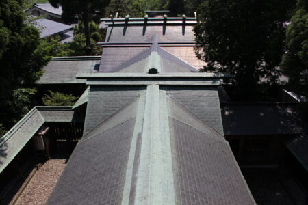 本殿以下御社殿の銅板屋根の葺き替え修復工事